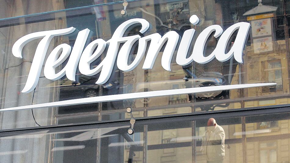 Mientras impugna judicialmente, Telefónica lanzó su servicio de televisión paga para competir con Cablevisión.