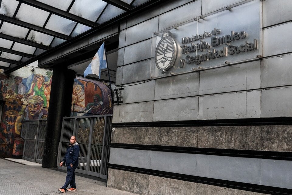 La última actualización del salario mínimo se realizó en mayo, cuando se estableció un haber de $45.540 a partir del 1 de junio y de $47.850 desde el 1 de agosto.