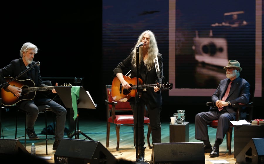 “Es el momento para tener una conversación muy inteligente entre nosotros, que no puede estar basada en ideología ni en religión”.