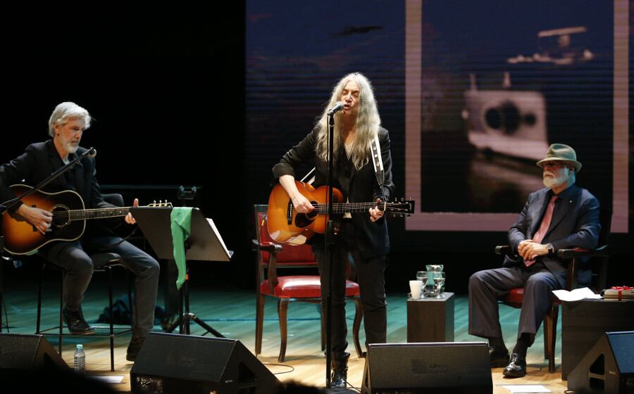 “Es el momento para tener una conversación muy inteligente entre nosotros, que no puede estar basada en ideología ni en religión”.