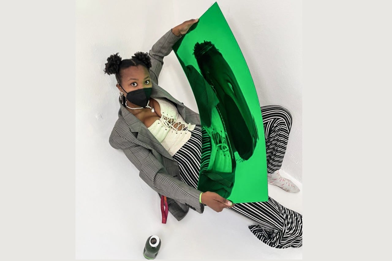 "Cuando experimenté el racismo extremo en mi vida, mi primera sensación siempre fue la confusión", dice Syms. 