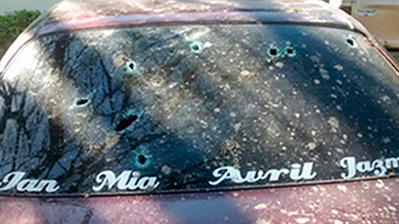 Así quedó el auto de Mafud acribillado por la policía en 2014.