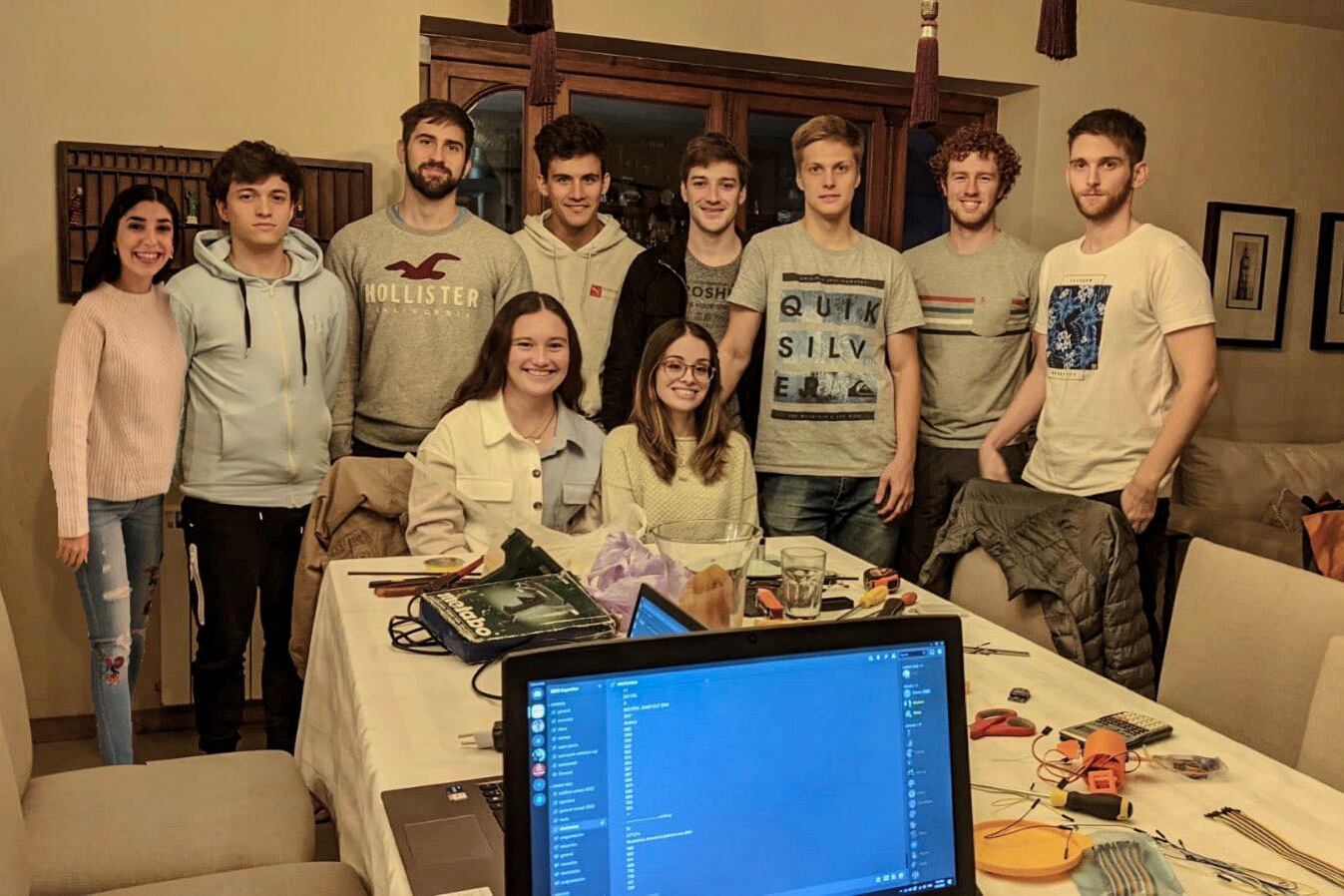 Los estudiantes del ITBA seleccionados para participar en la competencia de satélites con auspicio de la NASA.