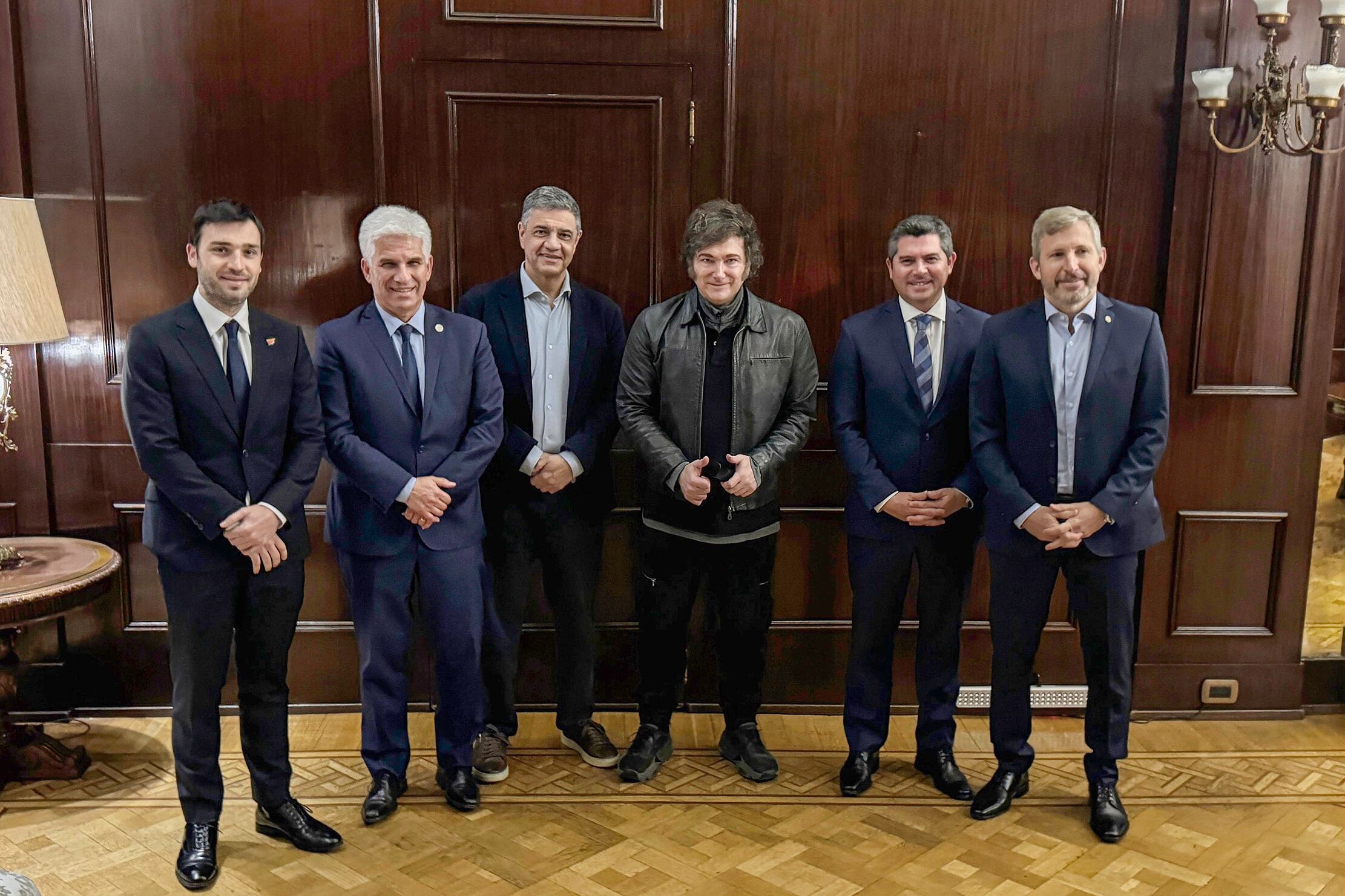 Ignacio Torres, Claudio Poggi, Jorge Macri, Marcelo Orrego y Rogelio Frigerio en Casa Rosada.