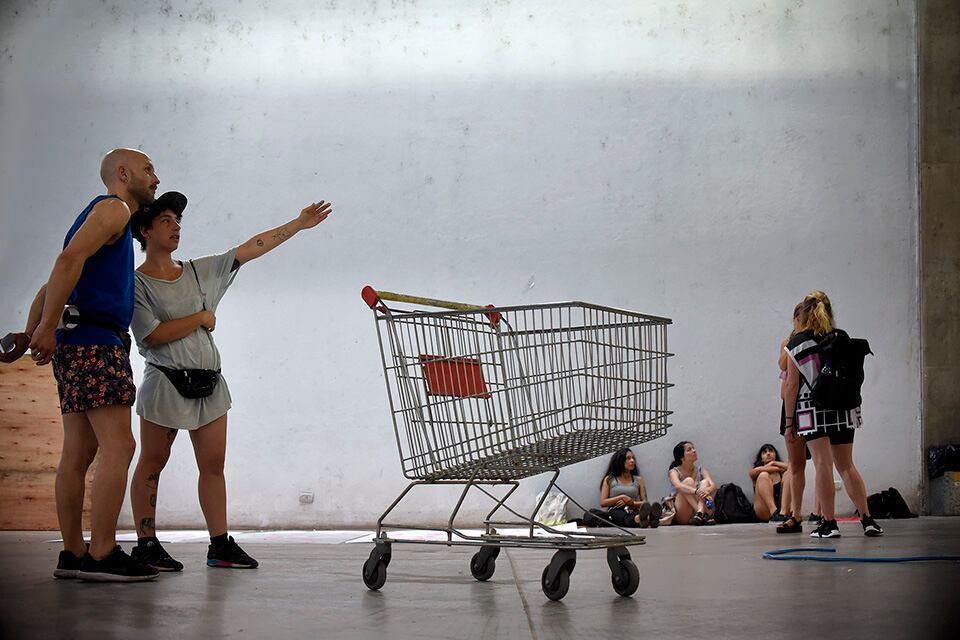 La muestra tendrá una parte estática y otra performativa. 