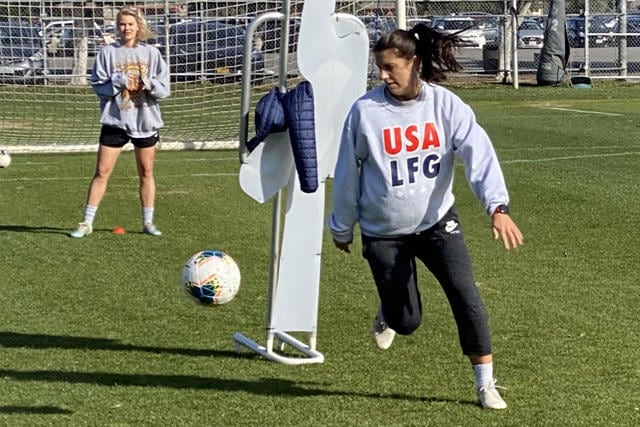 Alex Morgan, un de las mejores futbolistas del mundo, entrenando con un embarazo de siete meses.