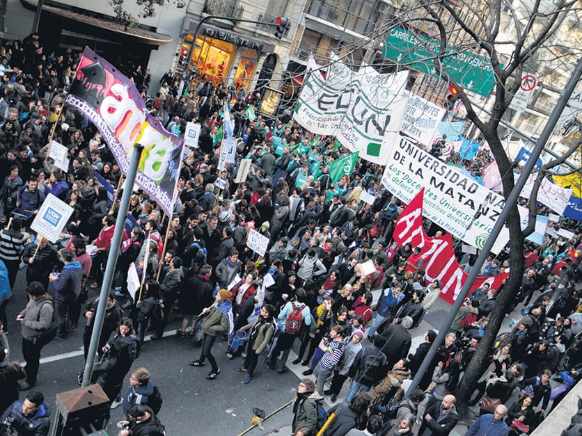 Los docentes consideran que el Gobierno está dilatando la paritaria.