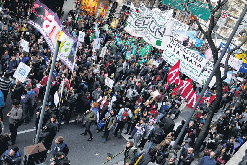 Los docentes consideran que el Gobierno está dilatando la paritaria.