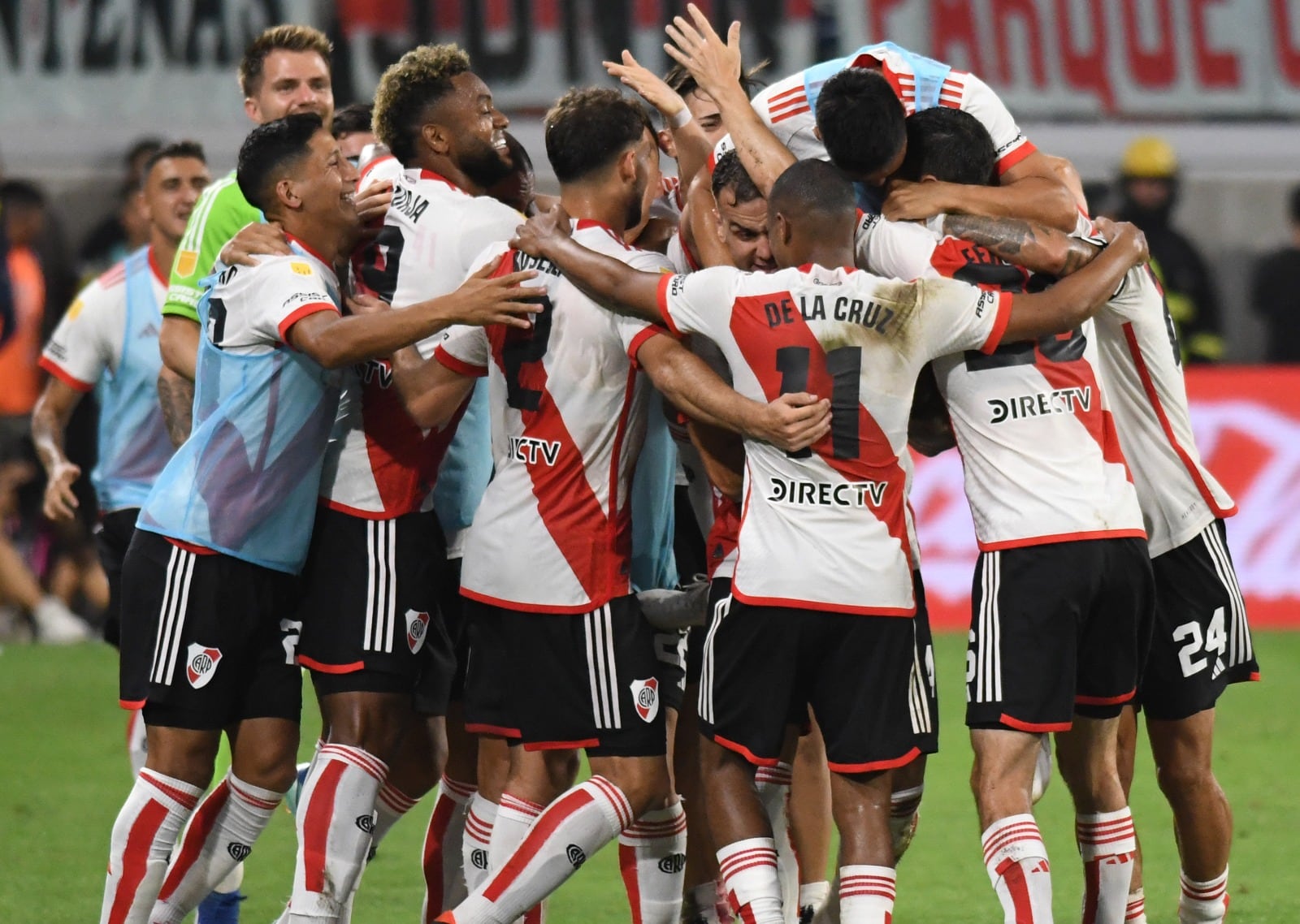 El festejo de River tras el gol de Colidio