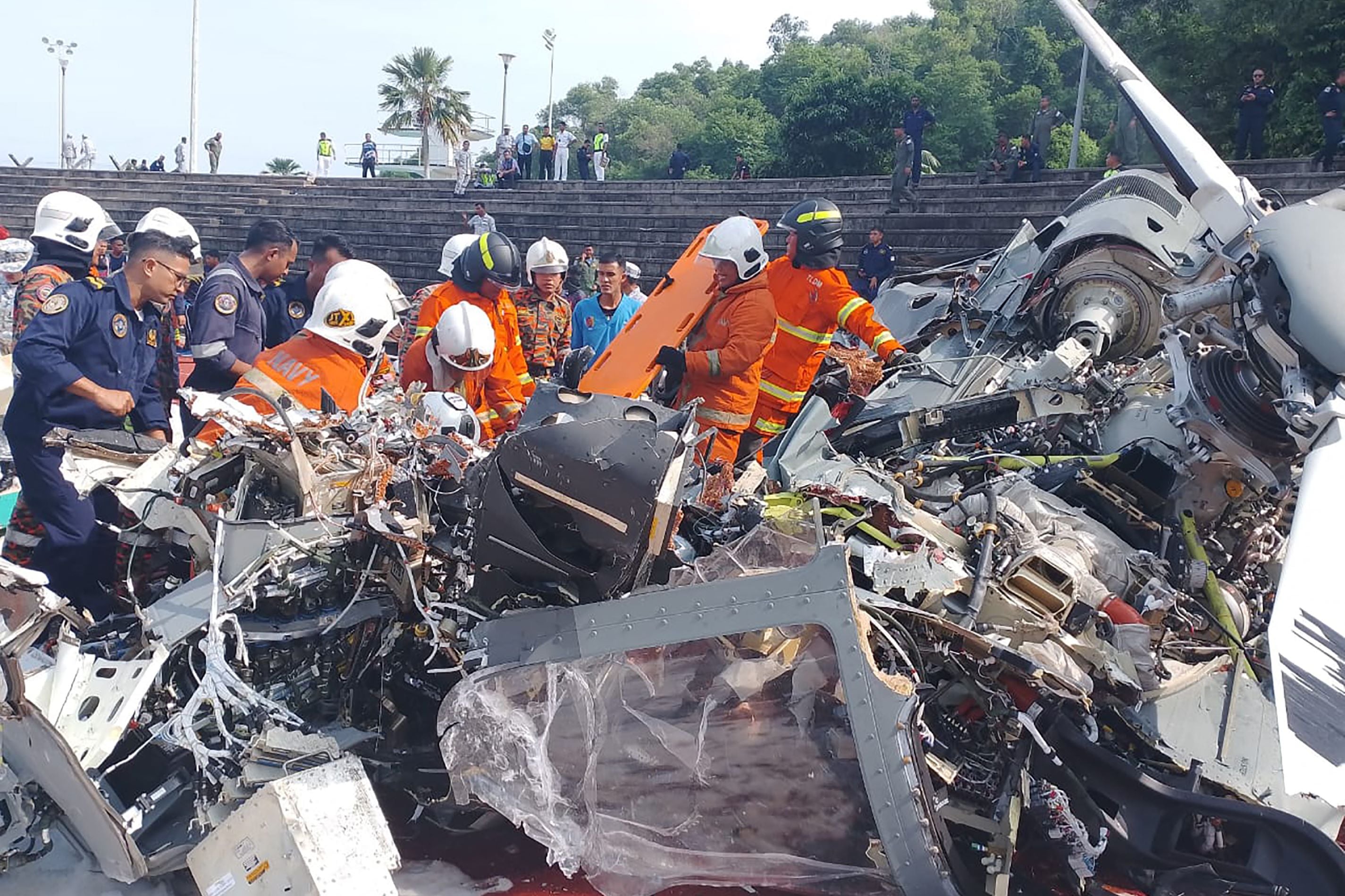 Así quedó uno de los helicópteros que impactó con otro al sobrevolar la base militar