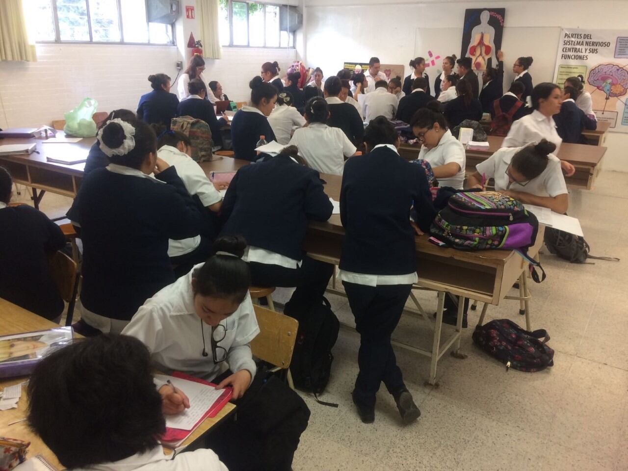 La investigación comenzó a principios de febrero, cuando la madre de la menor se percató de la relación sospechosa entre su hija y el preceptor.