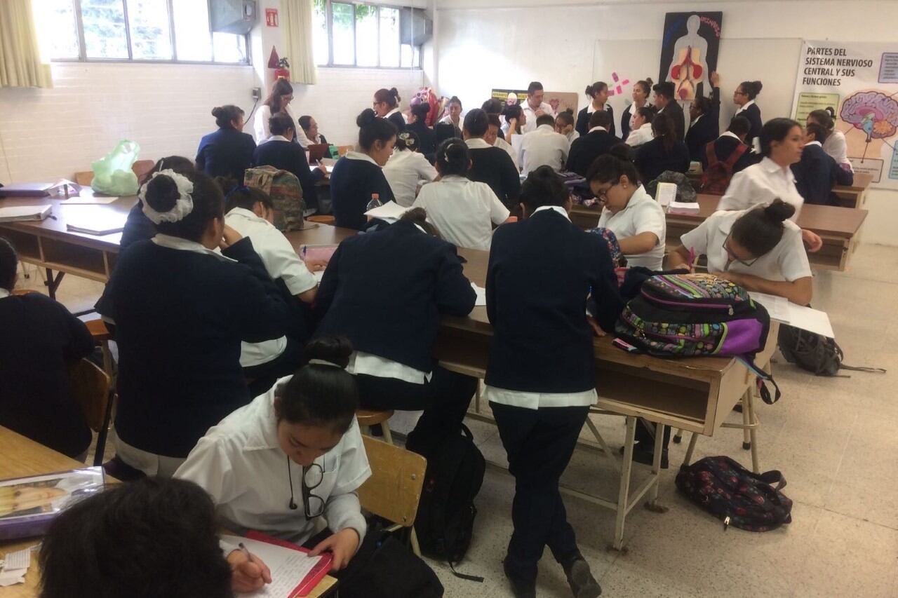 La investigación comenzó a principios de febrero, cuando la madre de la menor se percató de la relación sospechosa entre su hija y el preceptor.