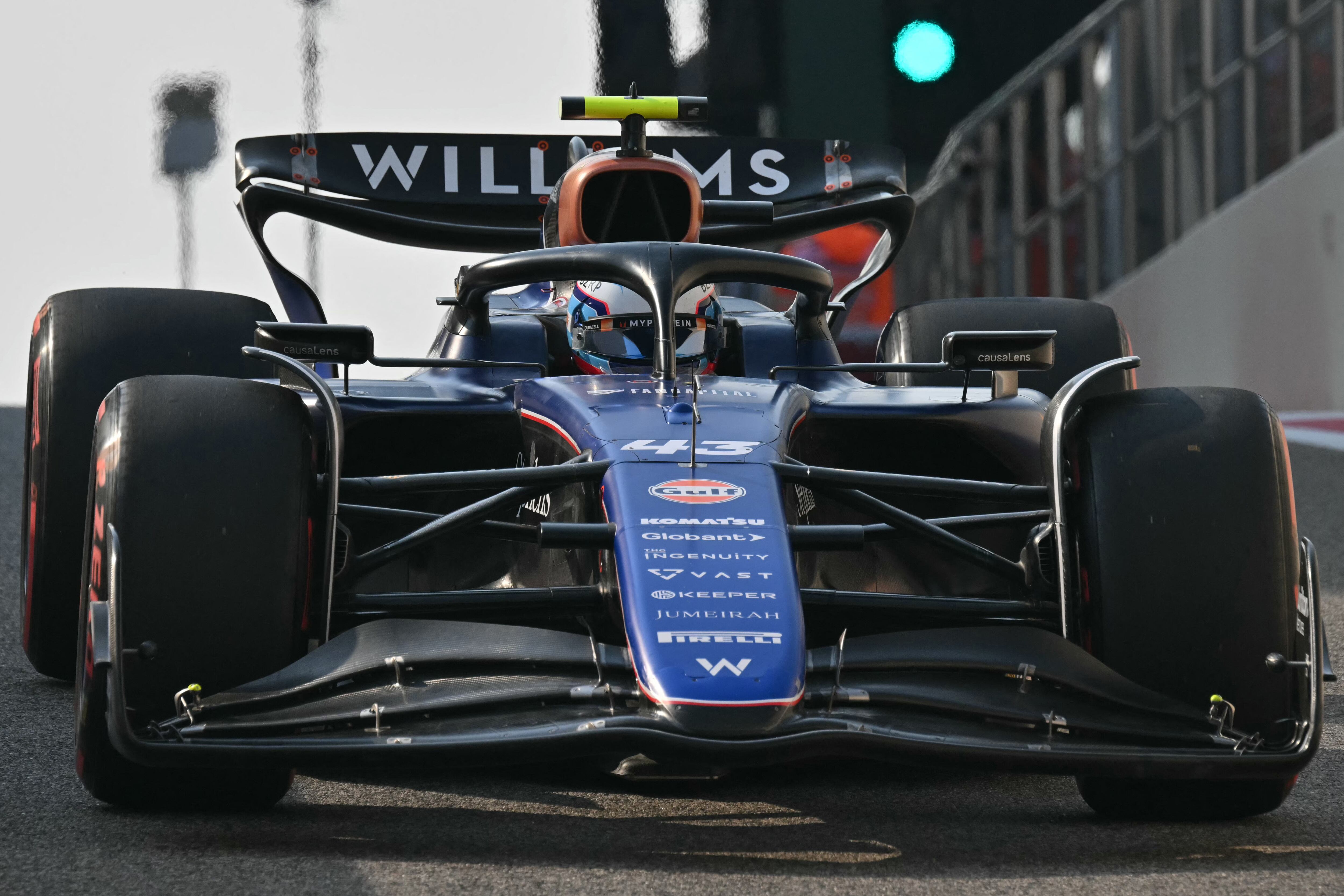 Colapinto, arriba de su Williams en Abu Dhabi.