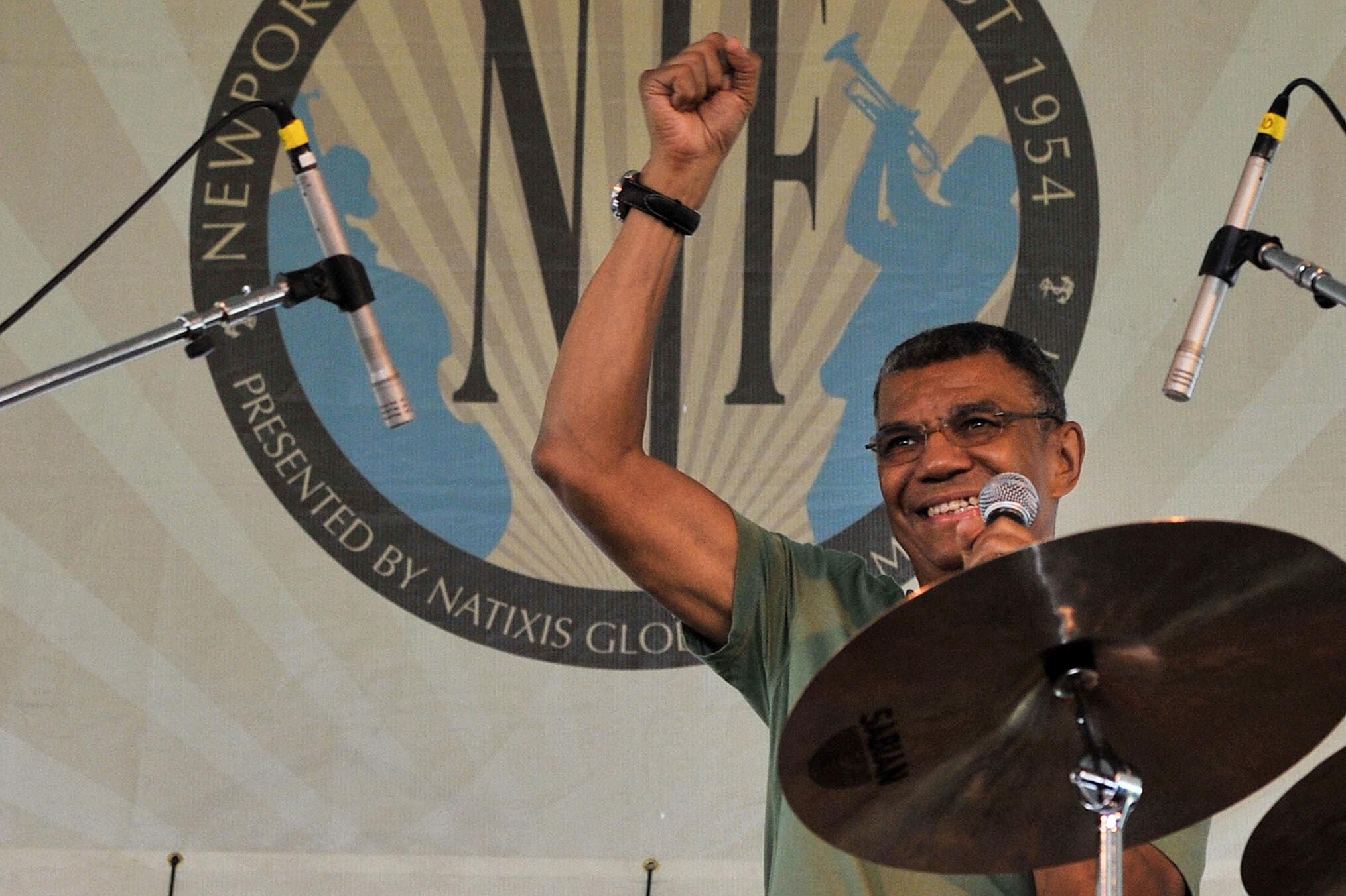 Dejohnette obtuvo dos premios Grammy, el más reciente en 2022 por "Skyline".