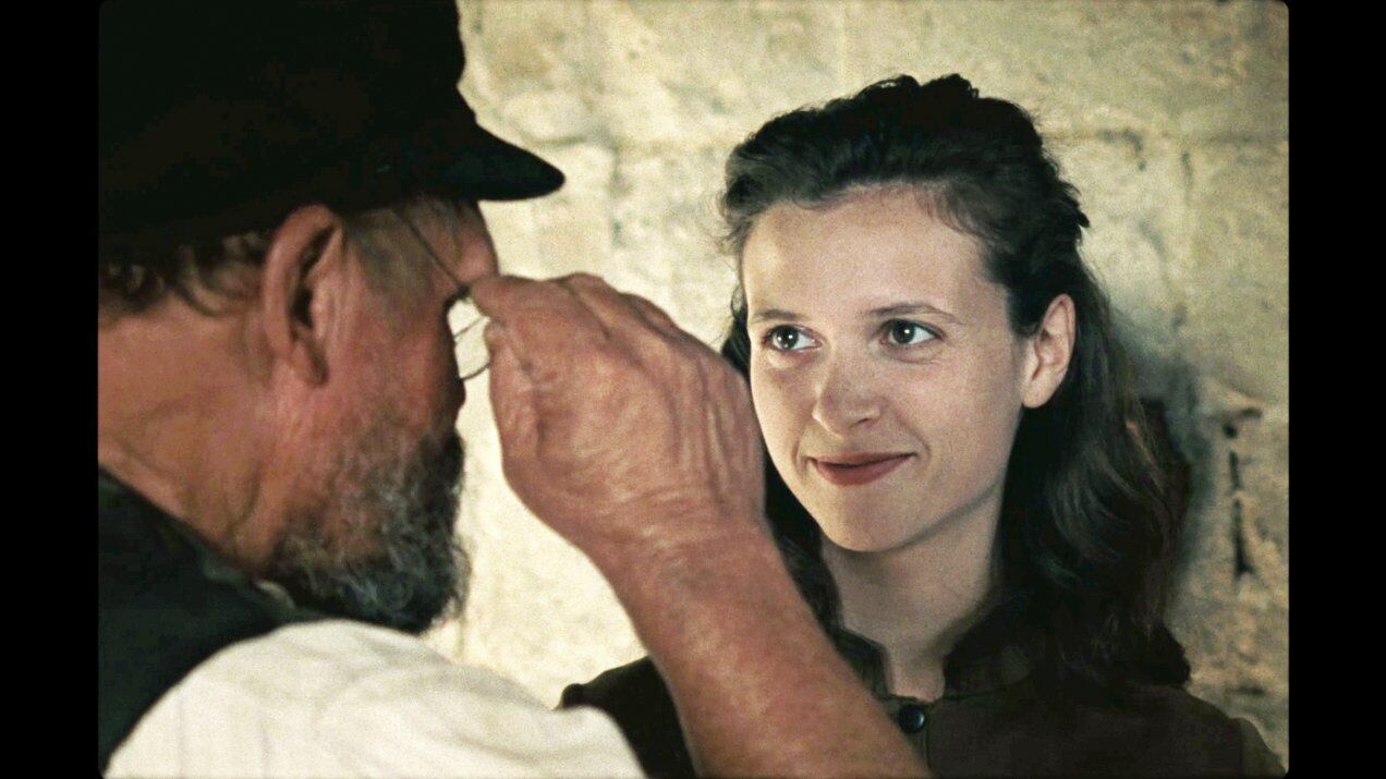 Raphaël Thiéry y Juliette Jouan en una escena de "El vuelo", de Pietro Marcello. 