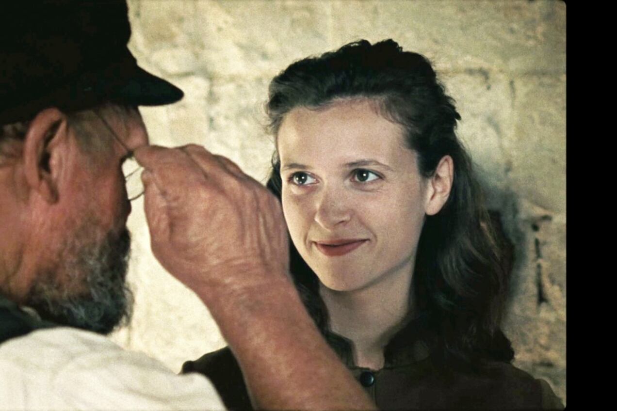 Raphaël Thiéry y Juliette Jouan en una escena de "El vuelo", de Pietro Marcello.