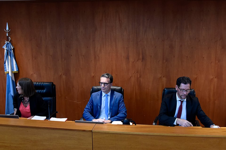 El tribunal compuesto por Nicolás Foppiani, Gonzalo Fernández Bussy y Valeria Pedrana.