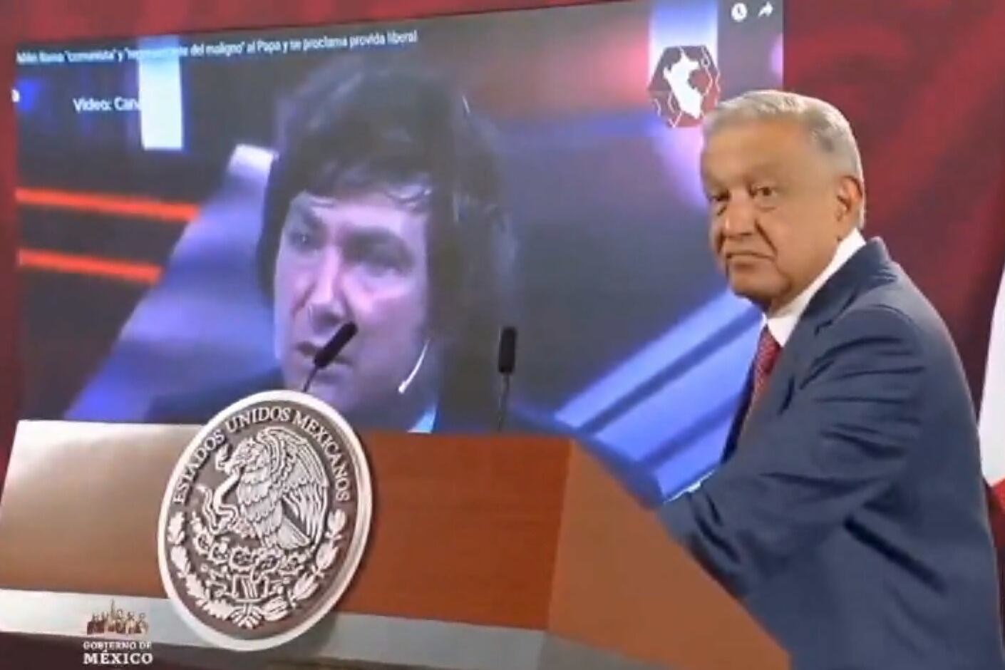 AMLO, en modo streamer, reaccionado al discurso de odio de Javier Milei