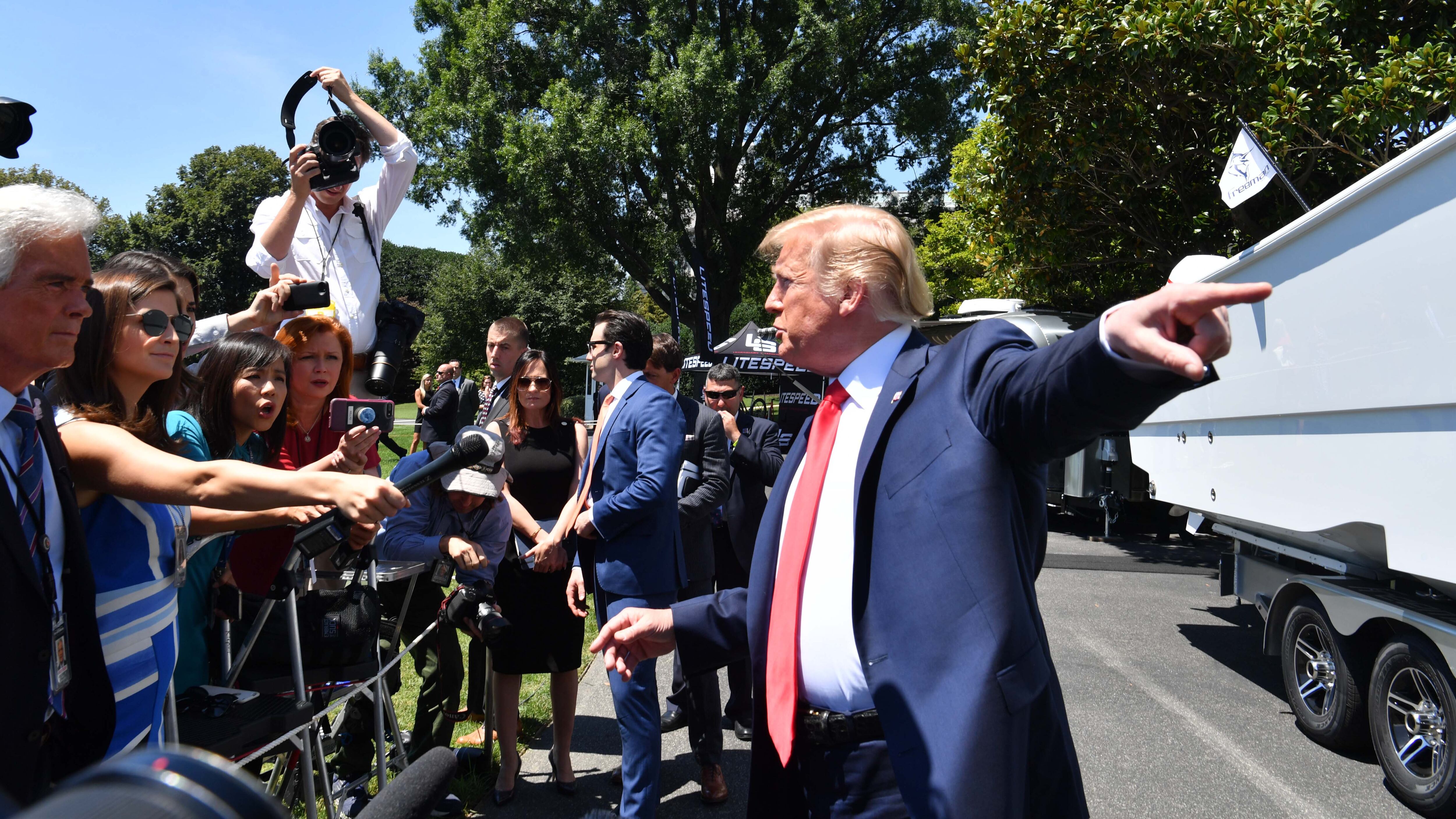 Trump refuerza su postura antiinmigratoria con las nuevas medidas.