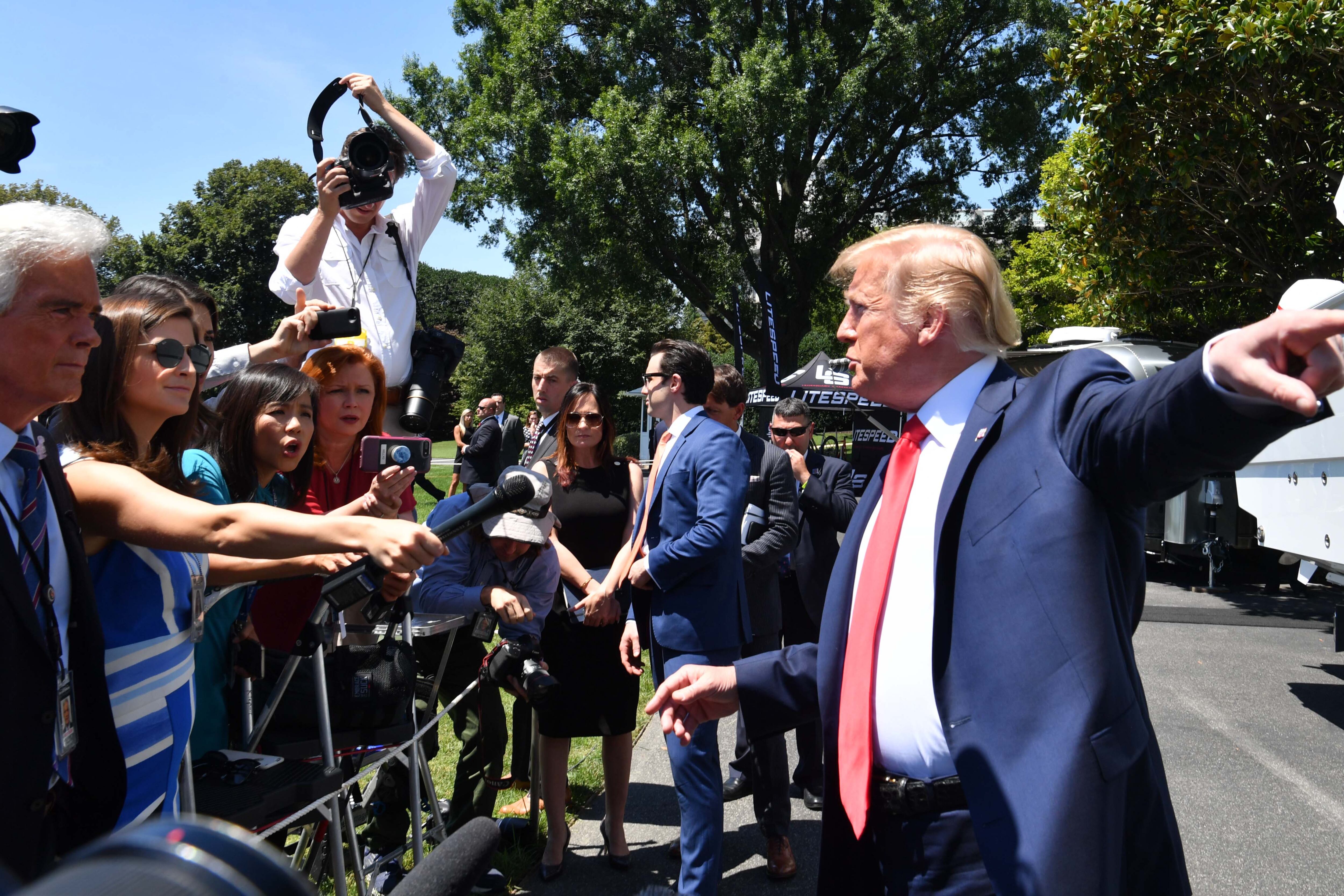 Trump refuerza su postura antiinmigratoria con las nuevas medidas.