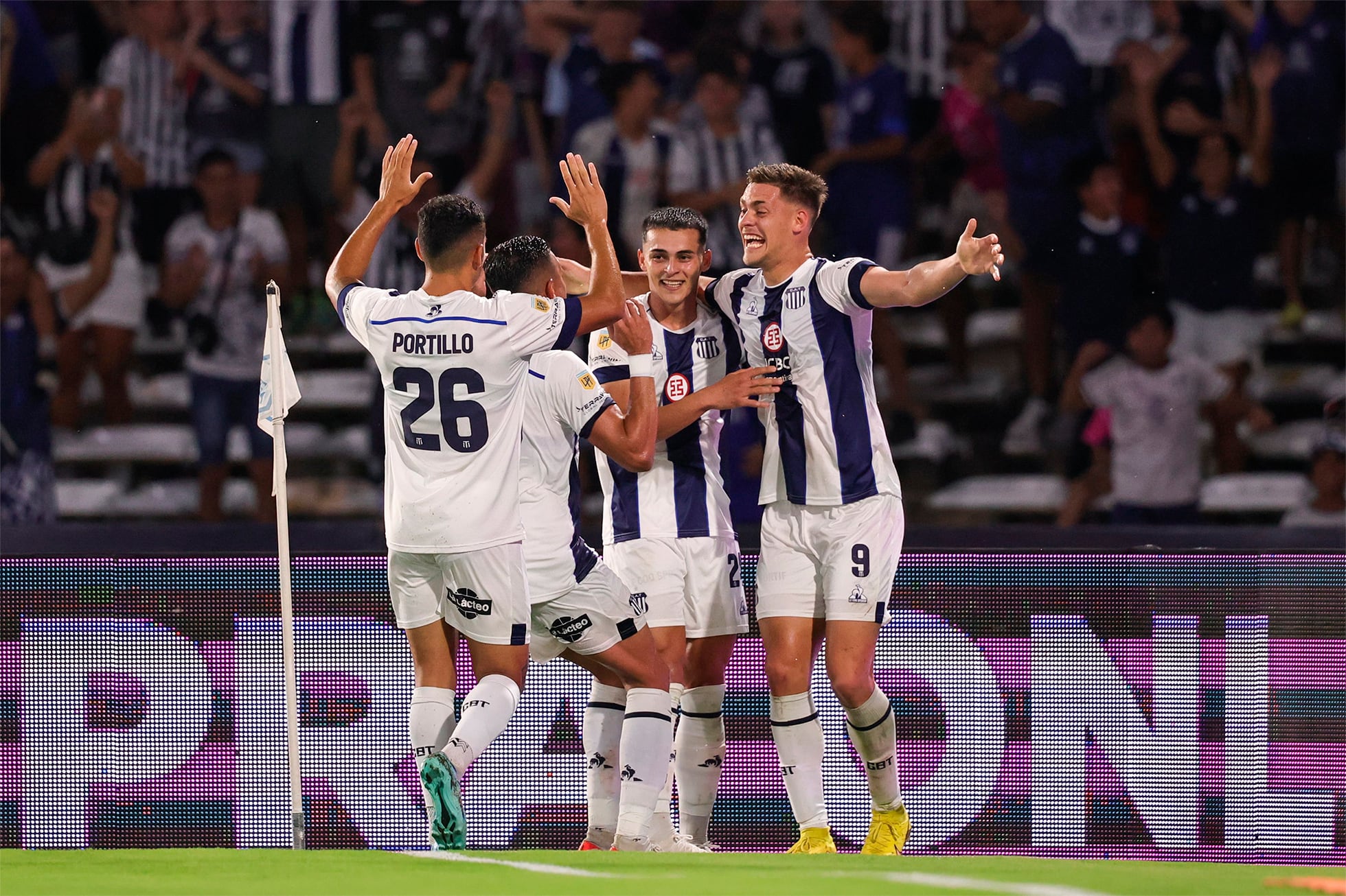 Girotti metió un triplete para la goleada.