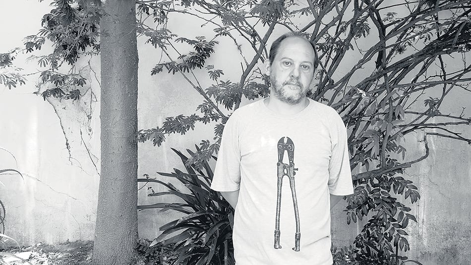 Alejo Carbonell, editor de Caballo Negro, es el principal impulsor de la solicitada contra el CILE.