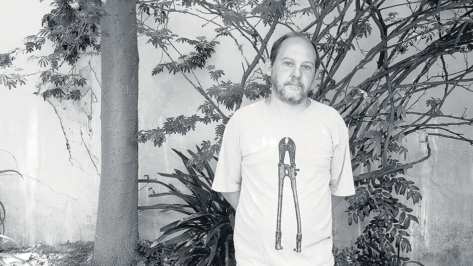 Alejo Carbonell, editor de Caballo Negro, es el principal impulsor de la solicitada contra el CILE.