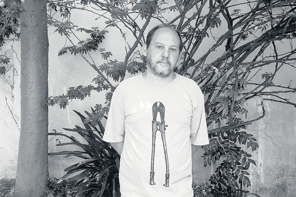 Alejo Carbonell, editor de Caballo Negro, es el principal impulsor de la solicitada contra el CILE.