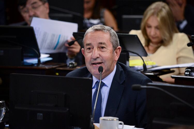 Julio Cobos, un inesperado apoyo al DNU de Fernández.