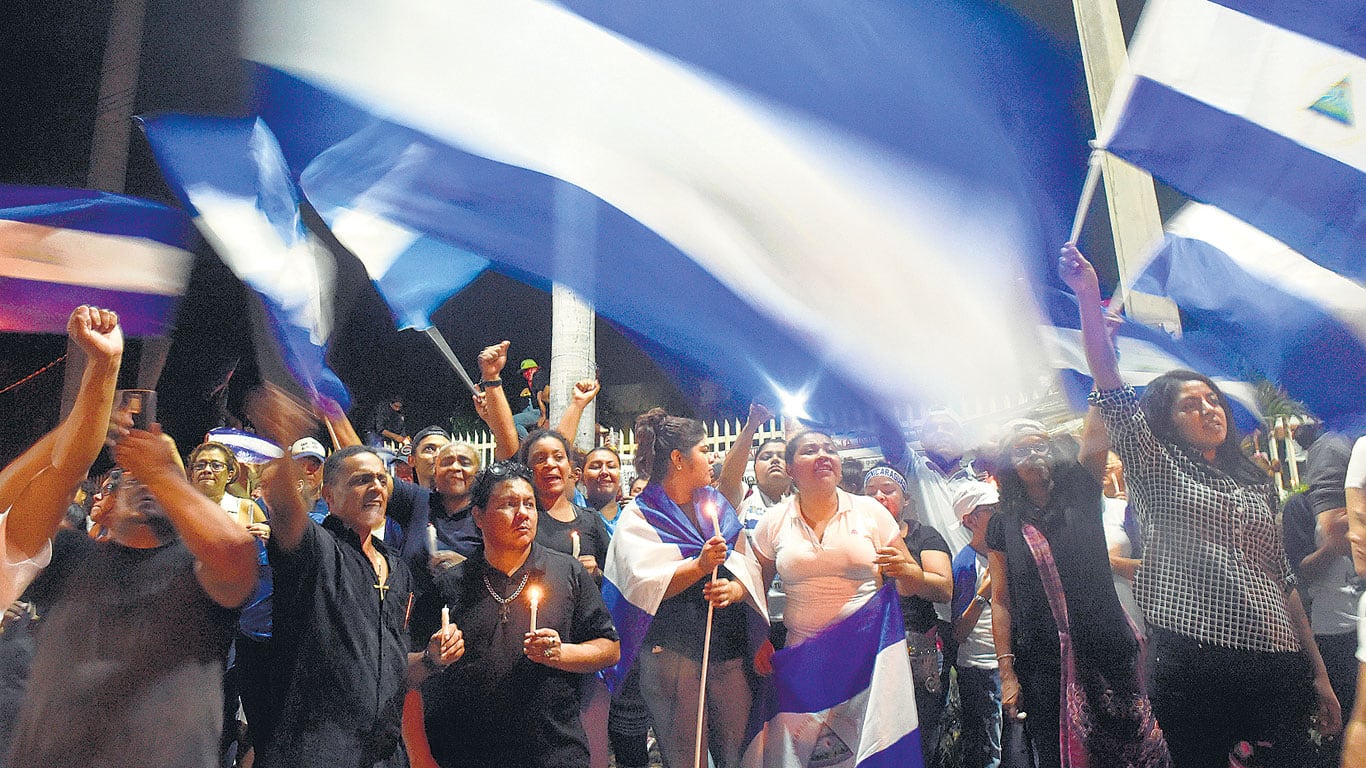 Miles de manifestantes marcharon el lunes en la capital de Nicaragua y otros puntos del país.