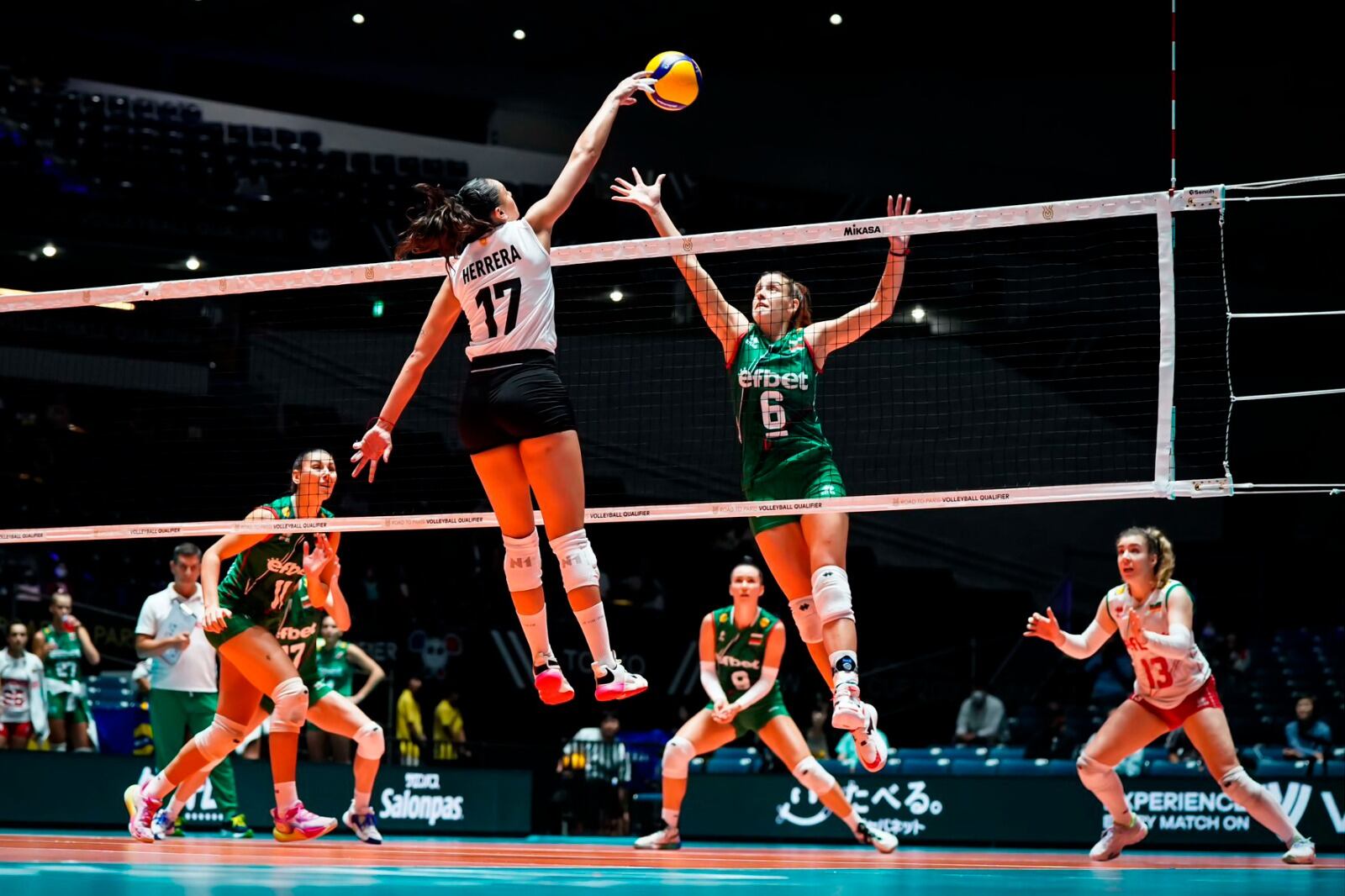 Herrera pega frente al bloqueo búlgaro