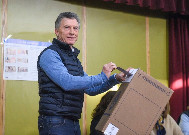 El Presidente mete su voto en las PASO del 11 de agosto. 