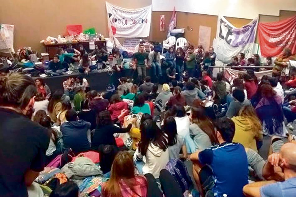 La toma del Consejo Escolar marplatense lleva trece días.