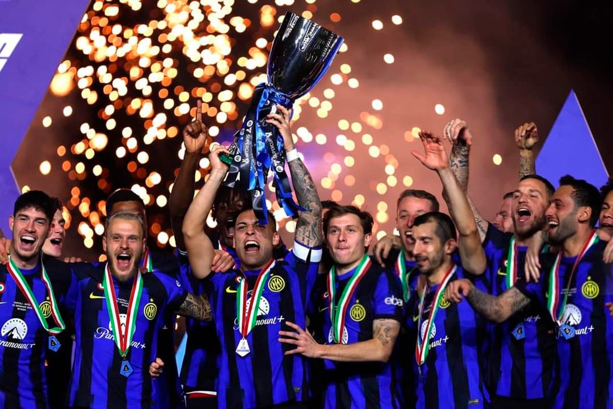 Lautaro, "il capitano", levanta la copa para Inter, como alguna vez hizo Pupi Zanetti