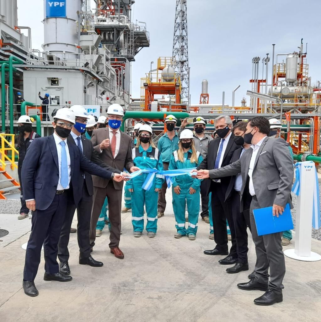 El presidente Alberto Fernández participó de la inauguración de La Plata Cogeneración II (LPC II), una central térmica de generación de energía de YPF que requirió una inversión de 166 millones de dólares.
