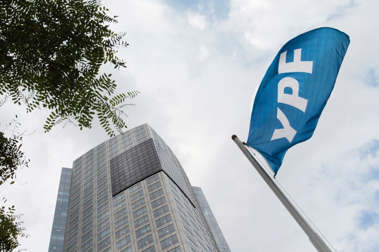 A nivel corporativo se destaca, por su peso institucional, el canje de las obligaciones negociables de la petrolera YPF. 