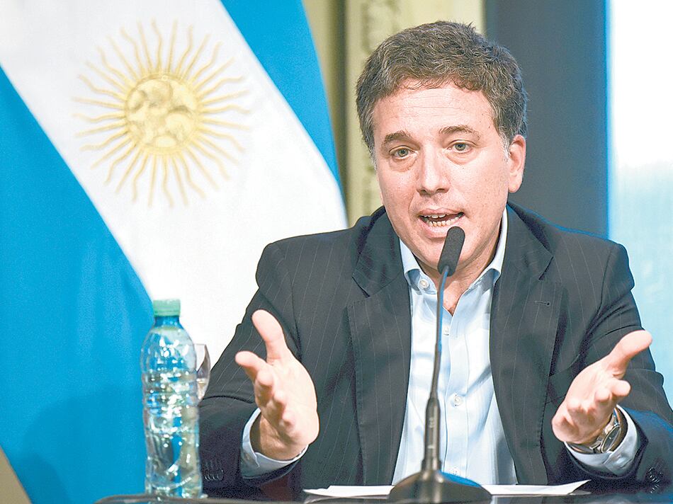 Nicolás Dujovne presentó la lista de supuestas incorporaciones del sector privado en un programa de TV.