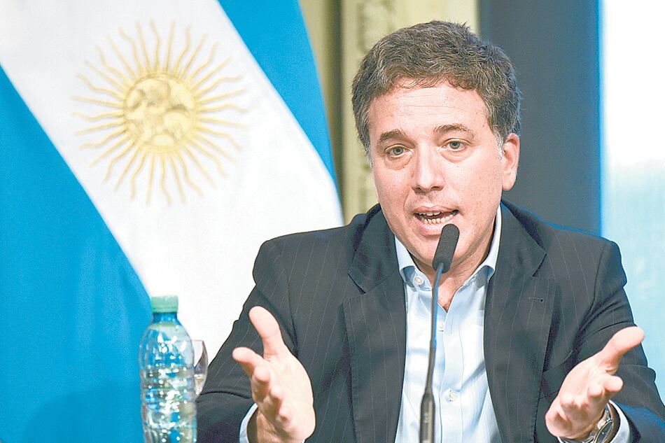 Nicolás Dujovne presentó la lista de supuestas incorporaciones del sector privado en un programa de TV.