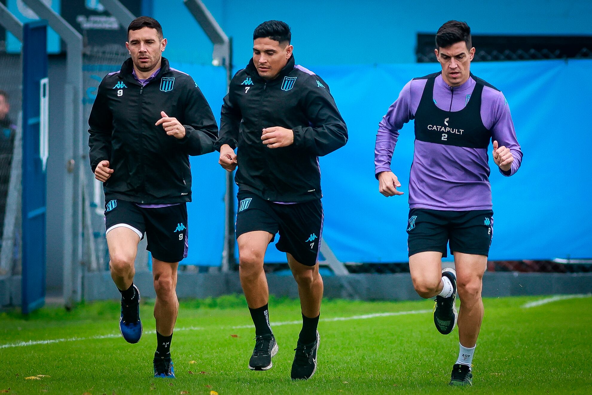 Los jugadores de Racing se entrenan