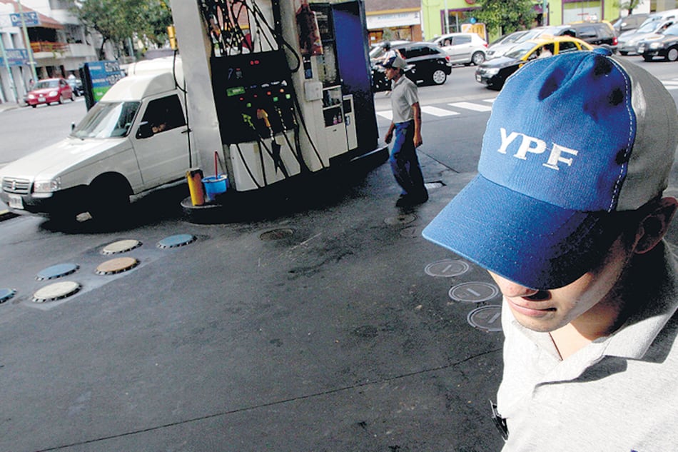 YPF esta vez picó en punta con el aumento. En enero fue la última. Siempre terminan ajustando todas.