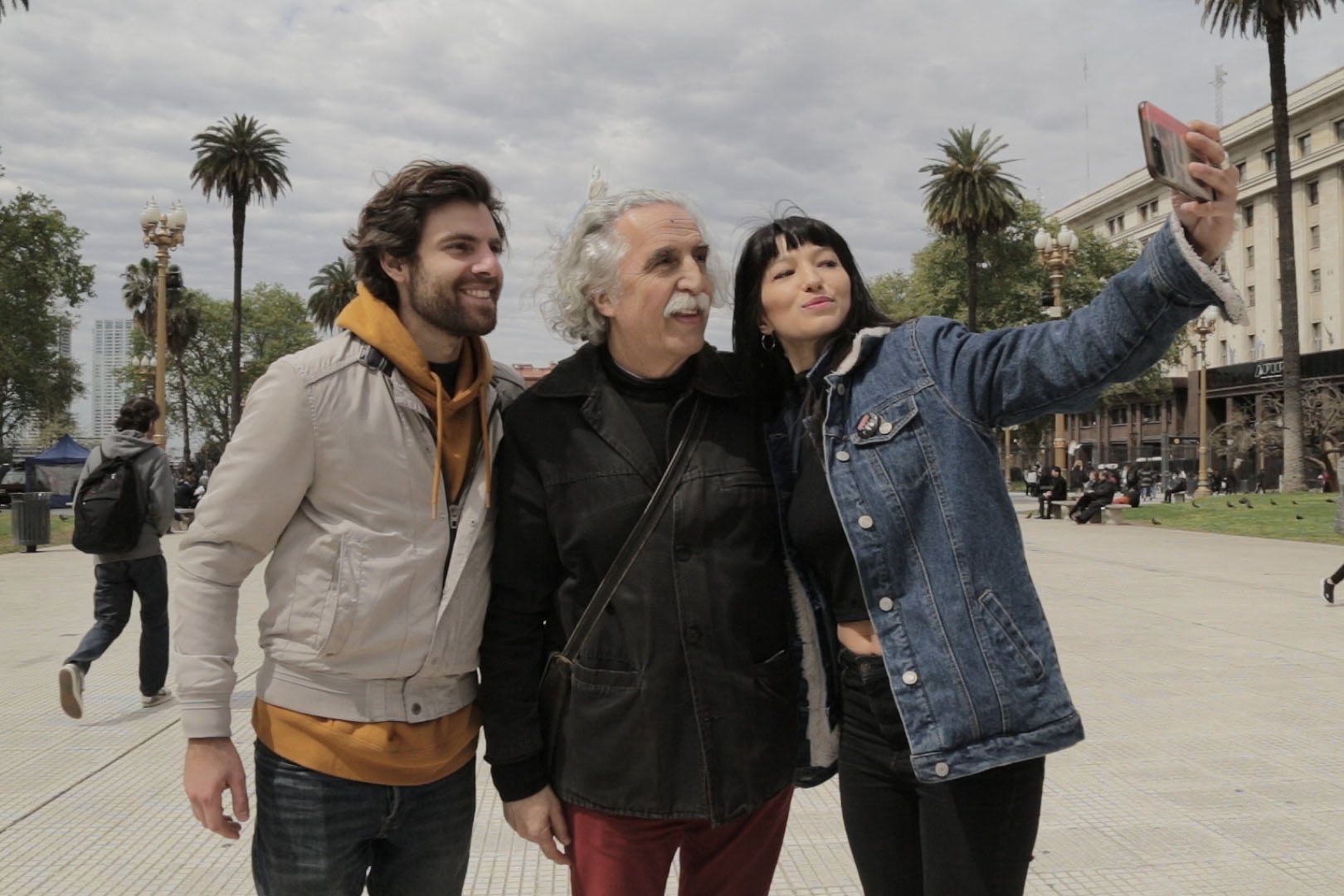 Cristian Cimminelli, Daniel Santoro y Mikki Lusardi en la histórica Plaza de Mayo. 