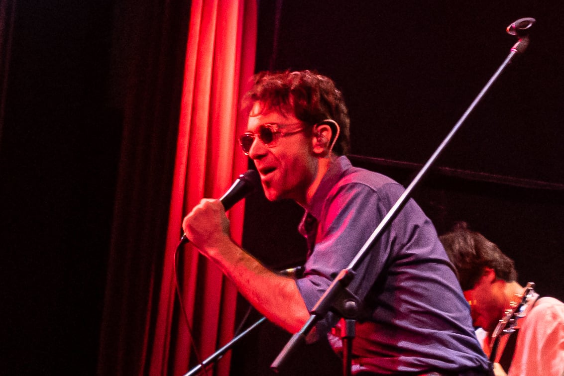 El cantante presentó a la banda diciendo “Hola, somos Las Vacunas”. Imagen: Lucio Antolini.