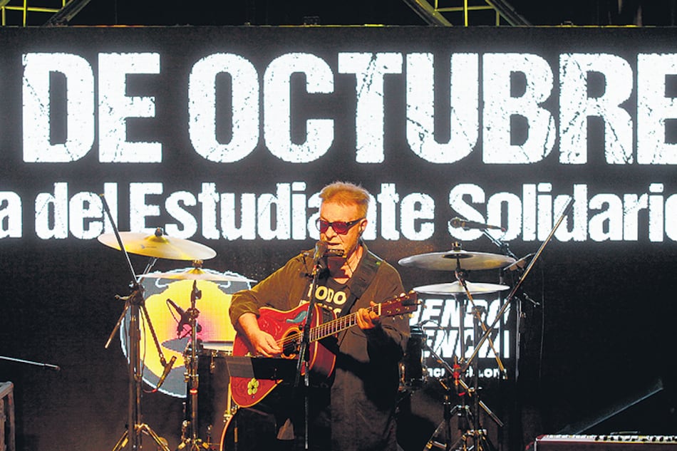 León Gieco, presente como siempre en la conmemoración del 8 de octubre.