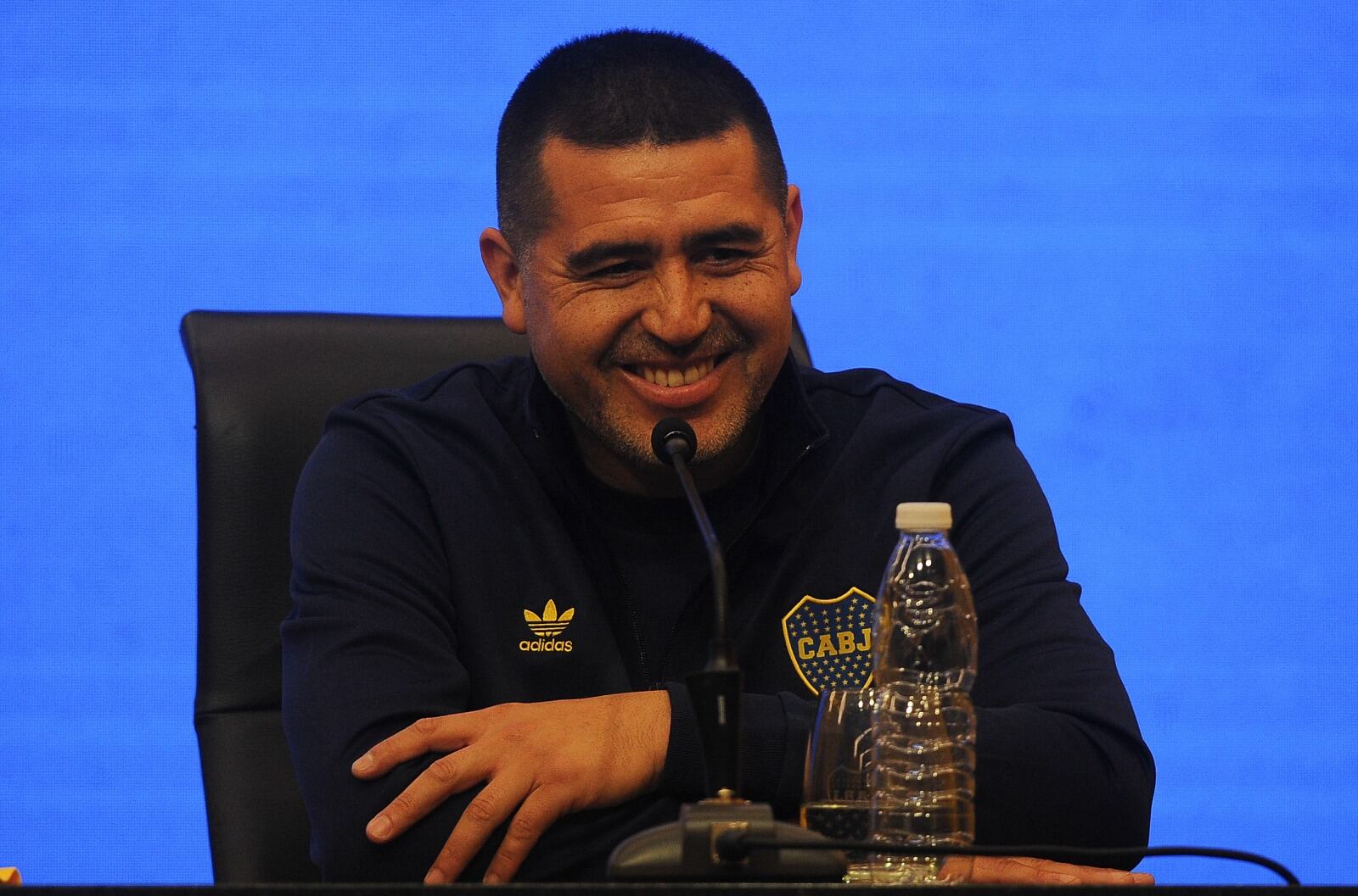 Riquelme brindó una conferencia de prensa muy amigable para anunciar su partido homenaje