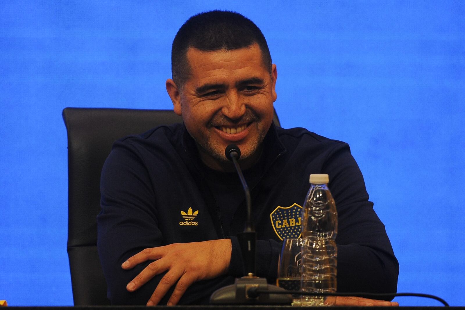Riquelme brindó una conferencia de prensa muy amigable para anunciar su partido homenaje
