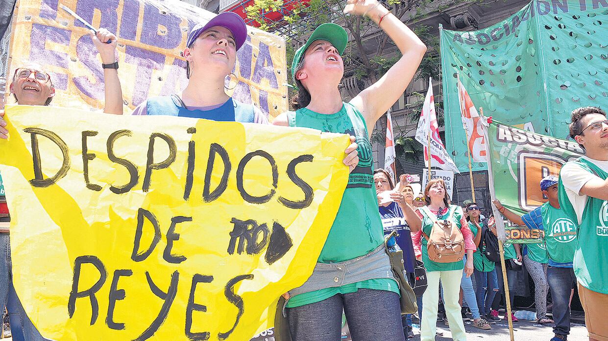En la Ciudad de Buenos Aires los estatales marcharon del Obelisco al Ministerio de Modernización.