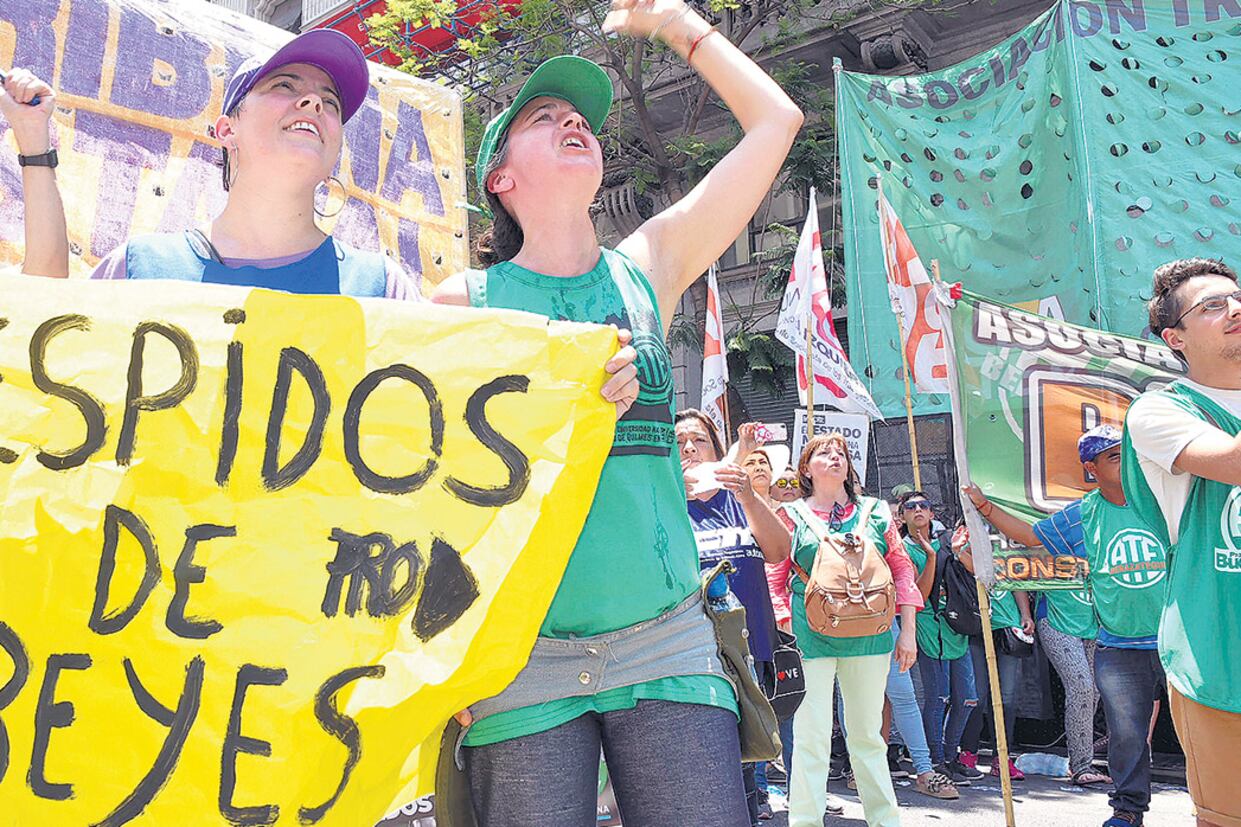 En la Ciudad de Buenos Aires los estatales marcharon del Obelisco al Ministerio de Modernización.