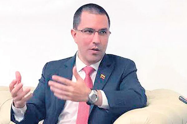 “El gran héroe es el pueblo venezolano”, dijo Arreaza.