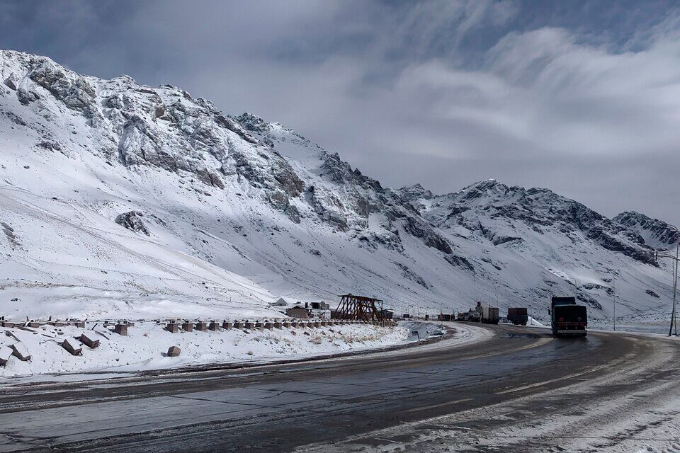 Vuelven a cerrar el paso internacional Cristo Redentor ante el pronóstico de nevadas