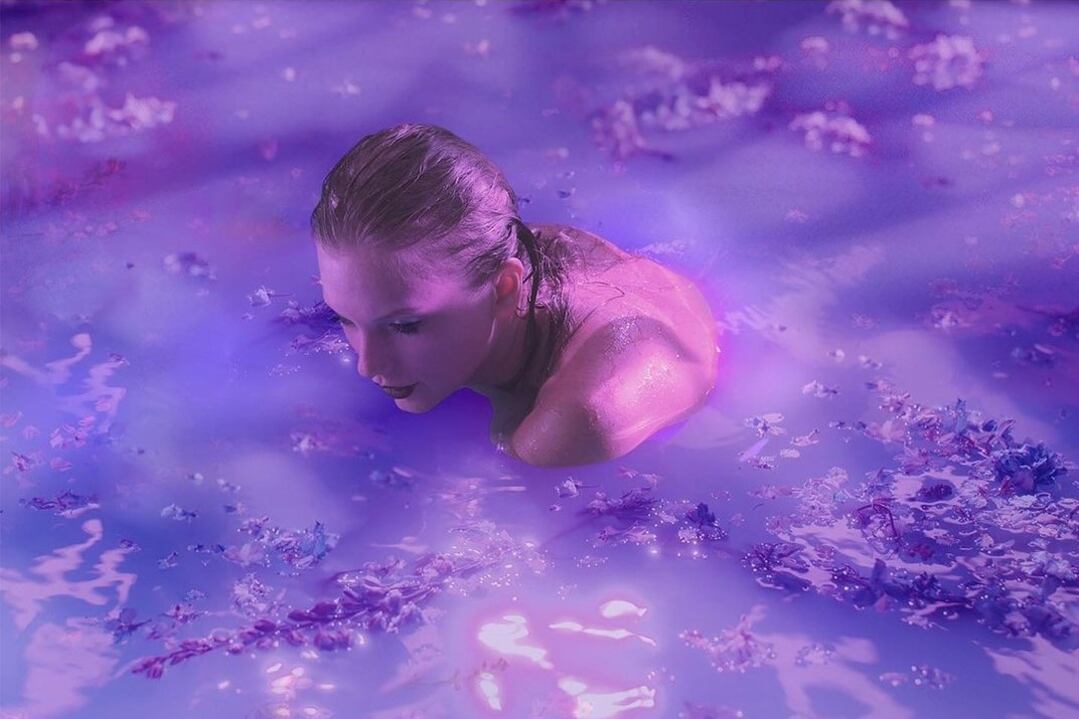 Taylor Swift lanzó el tercer videoclip de su último trabajo discrográfico "Midnights", que coprotagoniza la modelo transgénero Laith Ashley. (IG/@taylorswift)